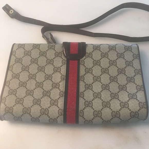๐บHP๐บ Adorable & Authentic Gucci CLASSIC Clutch! - Picture 5 of 8